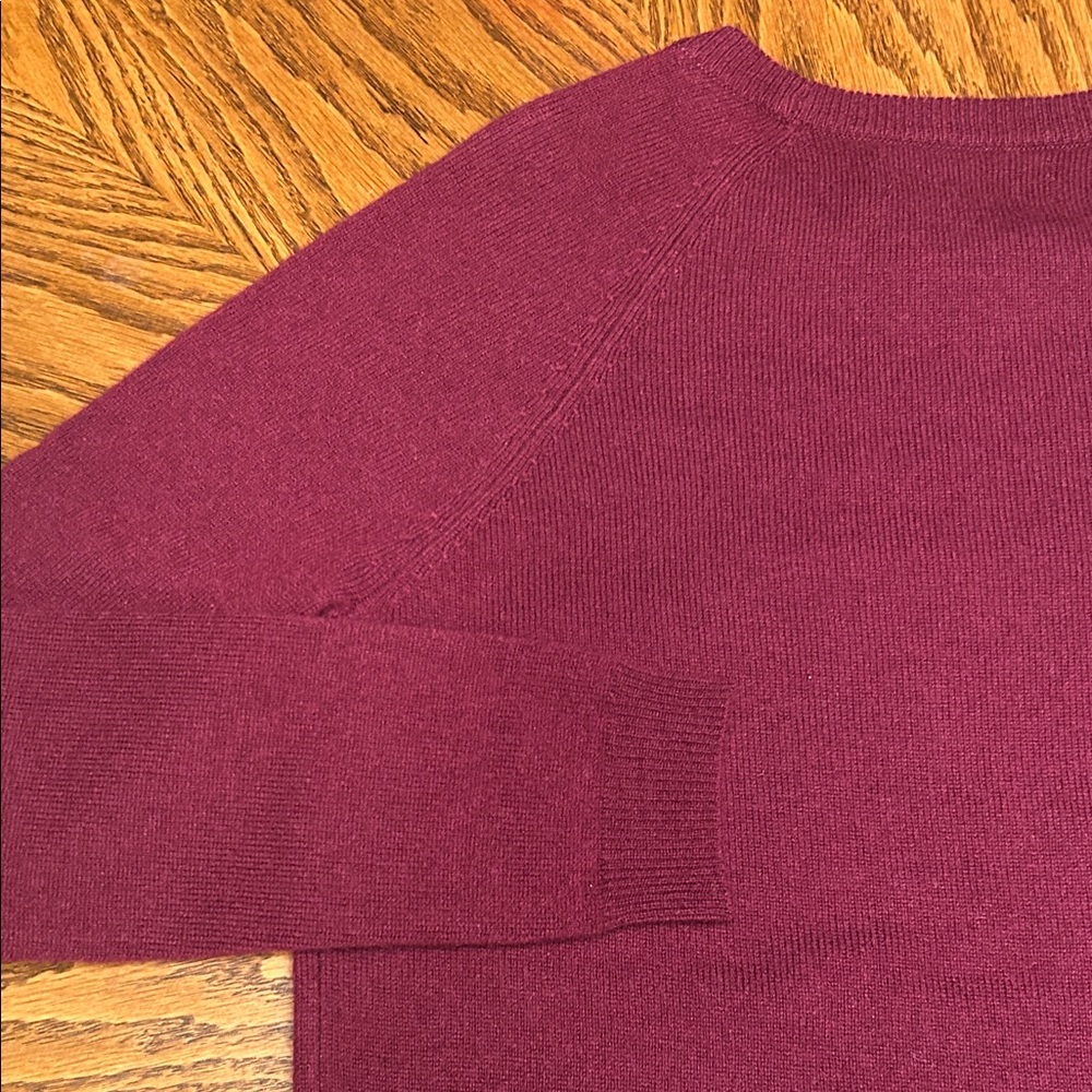 NWOT Cashmere Burgundy Long Sleeve Crew Neck Sweater. Size S - Picture 4 of 10
